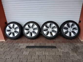 TESLA Y ORIGO ALU R19  pneu 255/45 R19 - 2