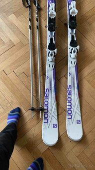 Prodám zánovní sjezdové lyže + boty +helma /komplet i zvlášť - 2