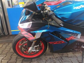 Aprilia RSV4 1100RR 2025 220ps - 2