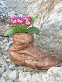 Zahradní dekorace - bota květináč - 2