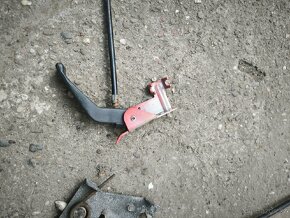 Otvírání kapoty škoda Favorit Forman 88-94 - 2