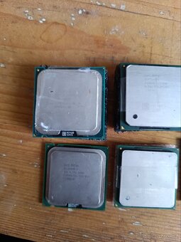 6x Intel CPU - čtěte popisek - 2
