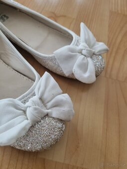 Dívčí balerínky Baťa - bílé s mašlí - vel. 32 - 2