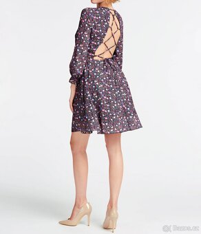 Květinové šaty Guess - 2