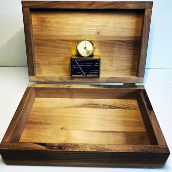 Ořechový humidor lesklý - 2