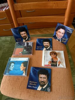 CD, kazety, lupy - 2