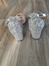 Stříbrné sandály - 2