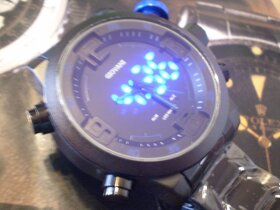 masivní hodinky WEIDE LED multifunkční - 2