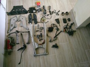 HONDA CBR 1000 F - DÍLY - 2