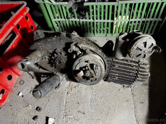 Motor Jawa 555 s karburátorem - 2
