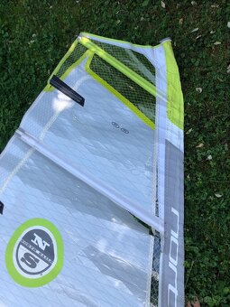 Plachtu na windsurfing - 2