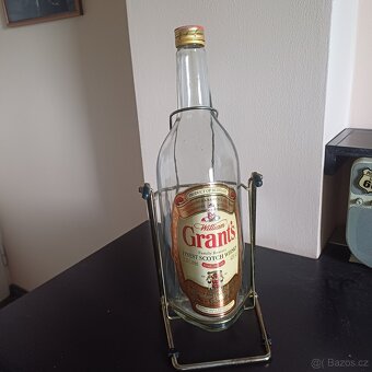 Třílitrová láhev zavěšená v houpací kolíbce, - 2