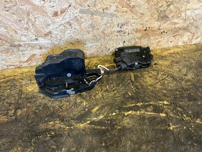 KOMPLETNÍ PRAVÝ ZADNÍ ZÁMEK S MOTŮRKEM BMW F11 4154 3104 00 - 2