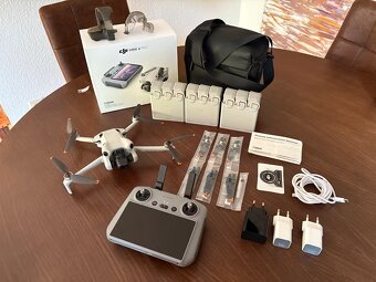 DJI Mini 4 Pro Drone Fly More Combo vč. 9× baterií + přísluš - 2