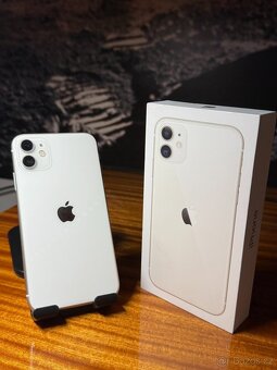 iPhone 11 64 GB v bílé barvě – dobrý stav, s krabičkou - 2