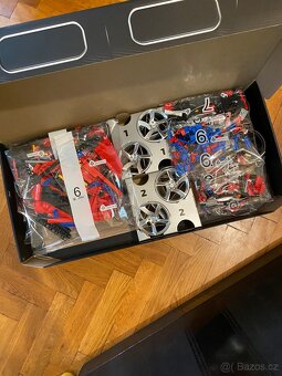 LEGO Technic Ferrari Daytona SP3 - 2