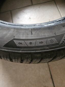 Pneu 245/45R19 - 2