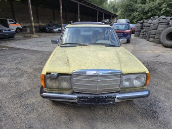 Mercedes Benz w123 200D (soubor dílů) - 2