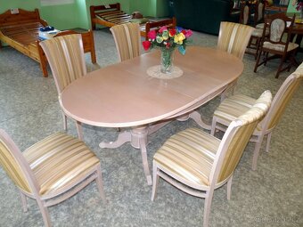 rozkládací stůl + 6 ks látkově polstrovaných židlí - 2