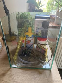 Akvárium s výbavou - 2