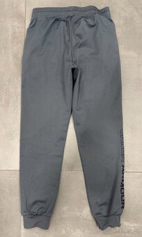Tepláky Under Armour, vel. 137-147 cm - 2