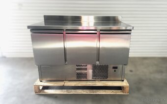 Profesionální chladicí stůl – 3 dveřový - 2