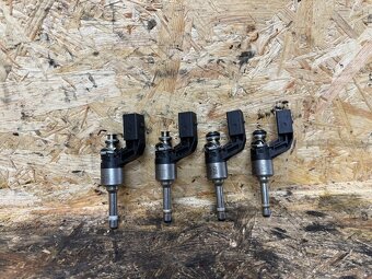 VSTŘIKOVAČE 1.4 TSI 03C906036F - 2