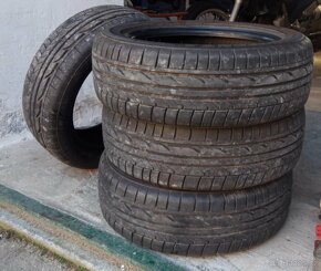 Pneu letní Bridgestone 175/55 R15 77V skoro nejeté - 2