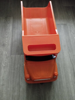 Tatra 148 oranžová - 2