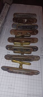 Staré mosazné kování,kliky kličky. 8x. - 2