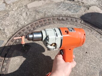 Vrtačka Black & Decker 2400/900 otáček 370w - 2