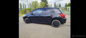 Auris Toyota 1.6 benzin černý - 2