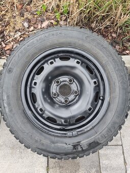 Zimní pneumatiky 165/70 R14 + plechové disky - 2
