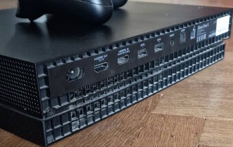 Xbox One X 1TB + 2 hry - 2