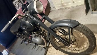 ČZ 125 motorka veterán - 2