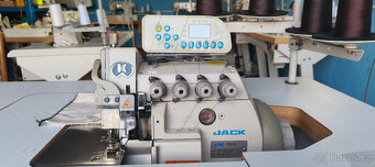 Průmyslový automatický 4 nitný overlock Jack JK-904E - 2