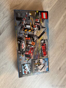 Stavebnice LEGO CITY - Vrakoviště s auty - 2