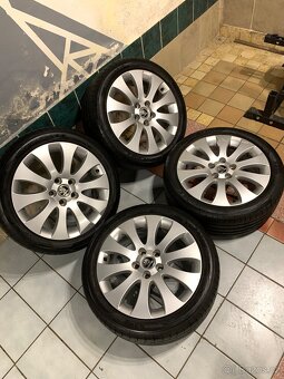 Alu kola Škoda R17 5X112 LETNÍ PNEU 225/45 R17 100% VZOREK - 2