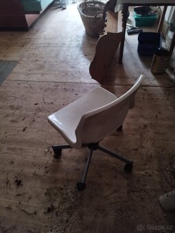 Bílá židle IKEA umělohmotná - 2