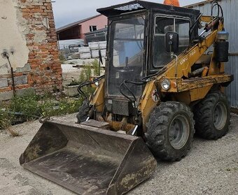 Smykovy nakladač Unc 060 - 2