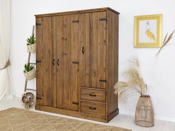 RUSTIKÁLNÍ ŠATNÍ SKŘÍŇ - 2