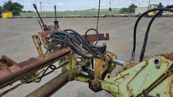 Podkop na smykový nakladač UN Locust - 2