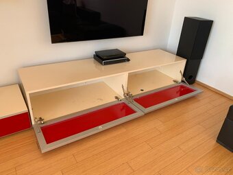 Moderní obývací stěna červená - 2