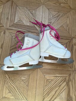 Dívčí lední brusle - 2