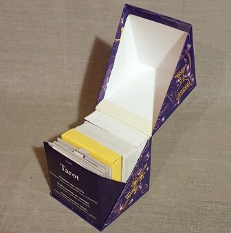 Juliet Sharman-Burkeová - Tarot - 2