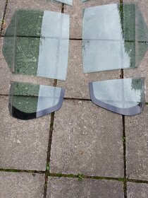 VW Golf 5 pravé boční okna - skla - 2