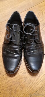 Chlapecká společenská obuv-vel.38 - 2