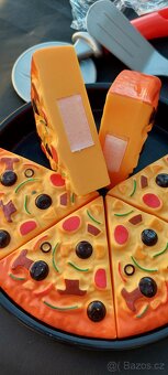 kuchyňka - pizza a kráječ - 2