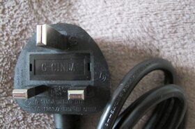 napájecí kabel k PC s koncovkou UK - 2