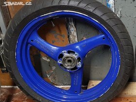 Kola Suzuki RF600 - 2
